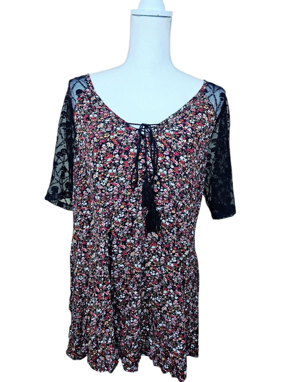 Torrid Floral Lace Sleeve Top – Size 0 (Large)